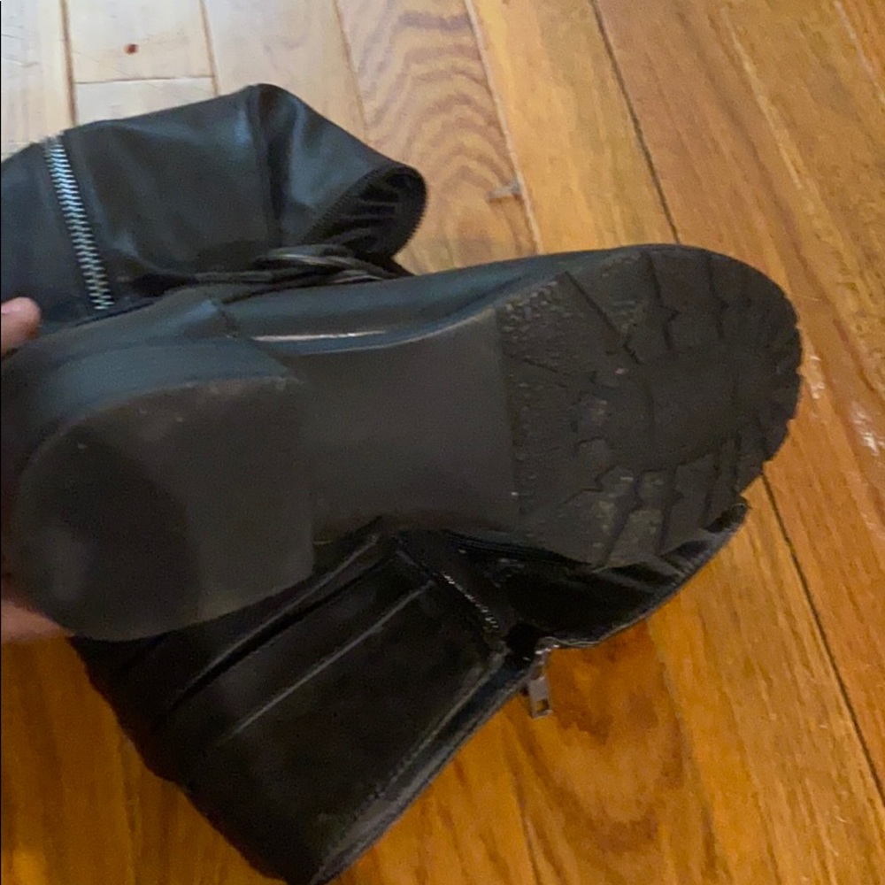black boots - Picture 4 of 4
